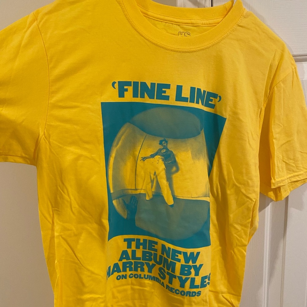 YELLOW HARRY STYLES FINE LINE TEE / PERFECT CONDITION / NEVER WORN / RARE
